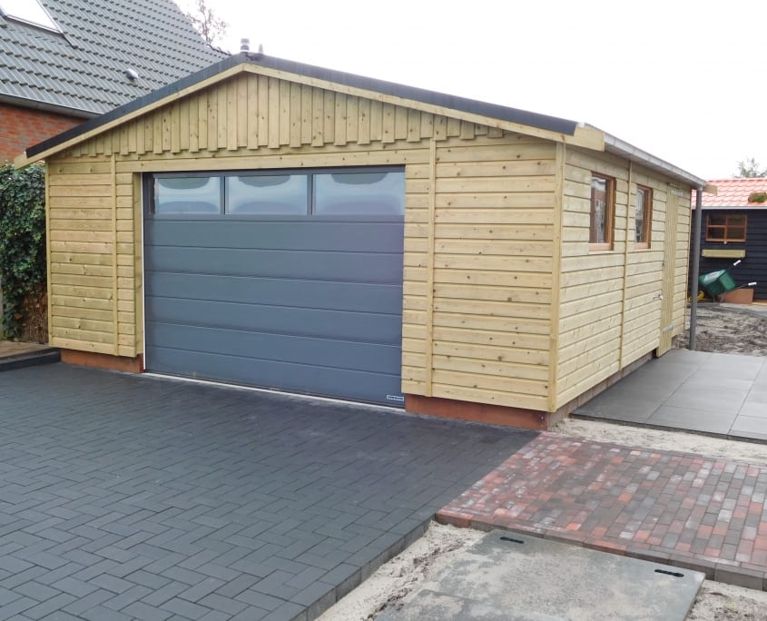 Houten garages Houtbouw Hiemstra Twijzel 45 jaar ervaring en kennis!